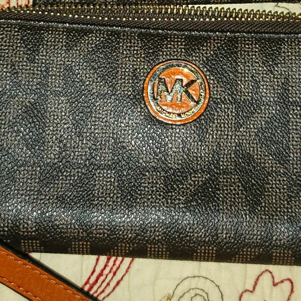 Small MK wristlet w/ card slots.